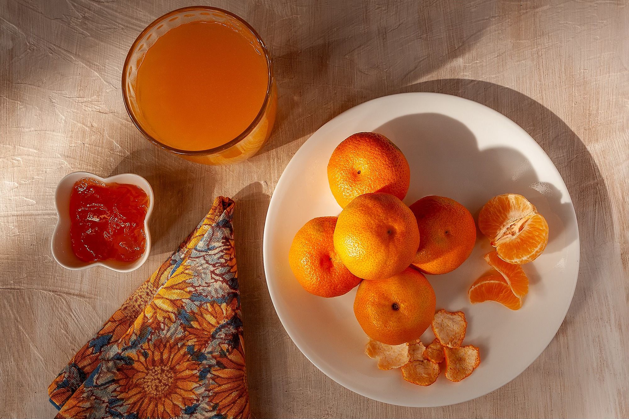 Tangerines in a white plate